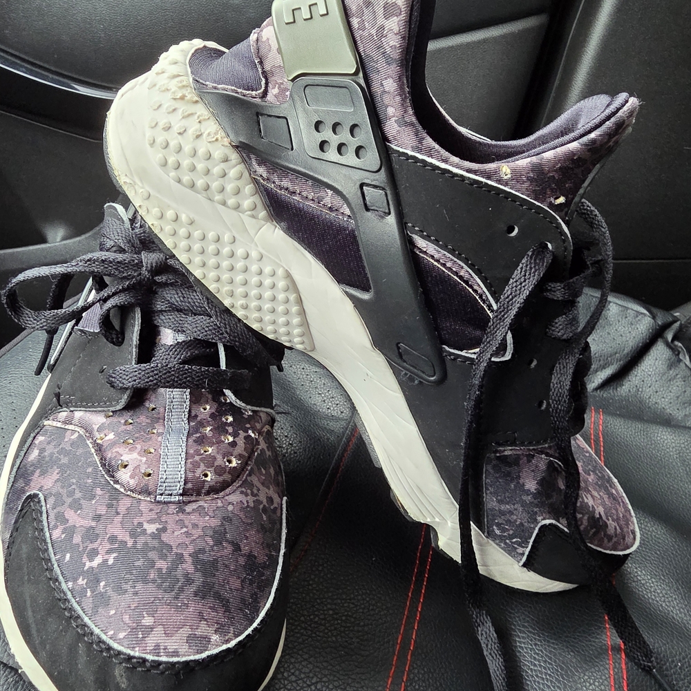 Nike Black Huadaches and Purple Athletic Shoes